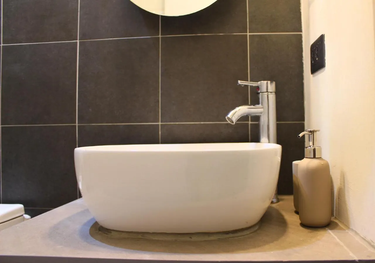 The Brass Burrow, Bel Air Soho Suites Manila Apartment